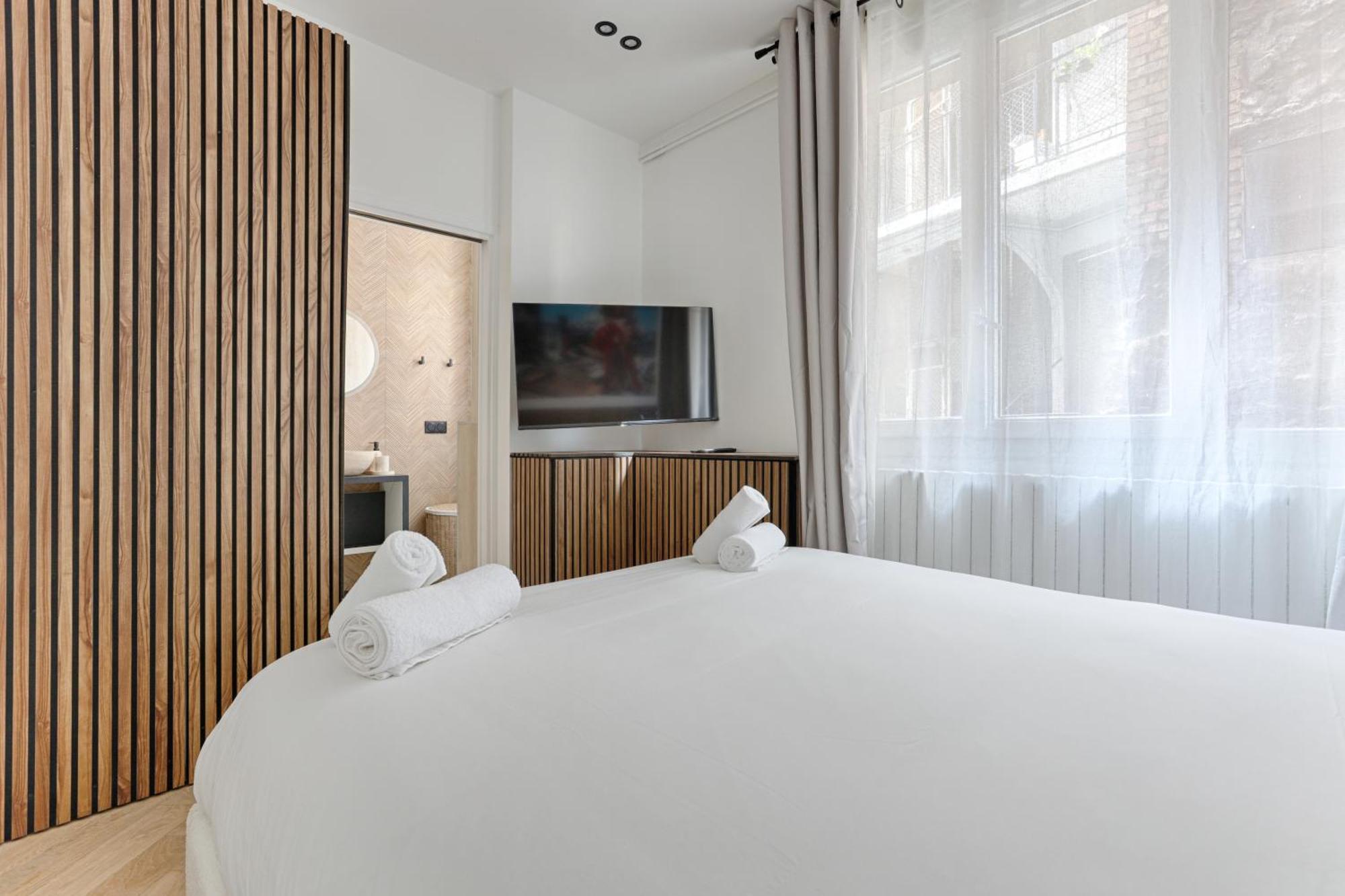 Luxury Trocadero 2br Apartment